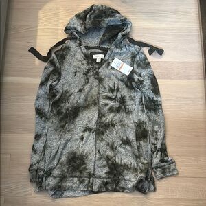Cupio Gray and Black Tie-Dye Hoodie